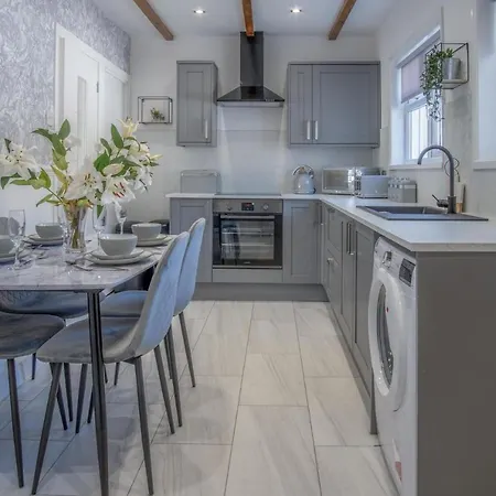Newell Hill House - 3 Bedroom Holiday Home - Tenby Exterior photo